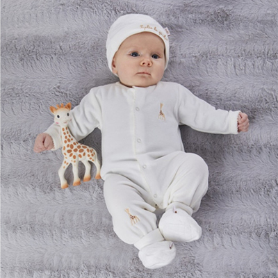 Set cadou trusou nou-nascut So Pure, girafa Sophie, marca Vulli.