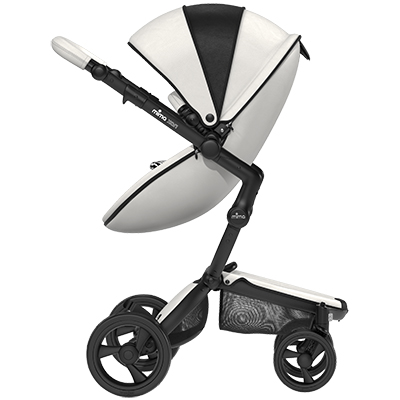 Carucior 2in1 mima Xari New York Zebra cu cadru Black, in configuratia scaun sport cu fata la parinti.