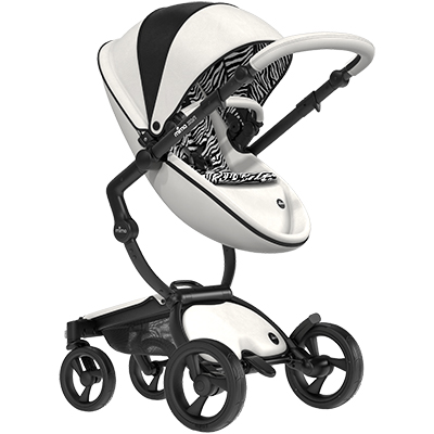 Carucior 2in1 mima Xari New York Zebra cu cadru Black, in configuratia scaun sport reversibil.